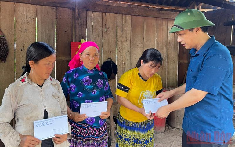 Chung tay giúp người dân vùng thiên tai di chuyển khẩn cấp -0