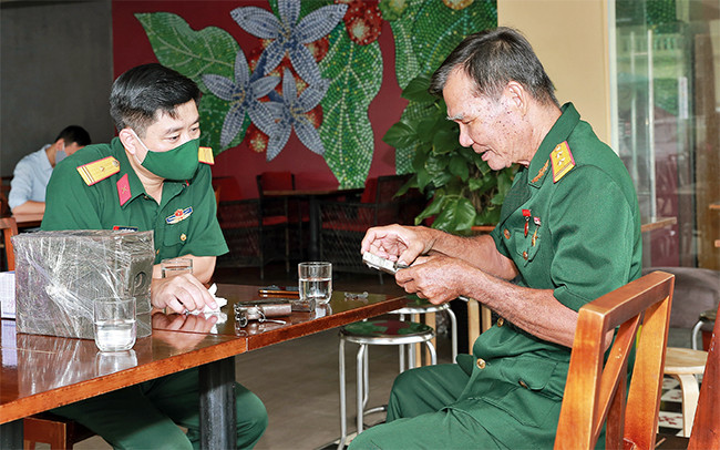 Người Anh hùng bước ra từ trang sách&nbsp; -0