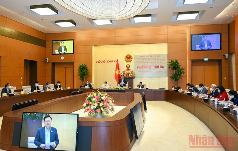 Chủ tịch Quốc hội Vương Đình Huệ chủ trì Phiên họp về hoàn thiện cơ chế bảo vệ Hiến pháp -0