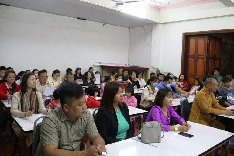 Mở lớp ngoại ngữ miễn phí cho kiều bào tại Lào -0