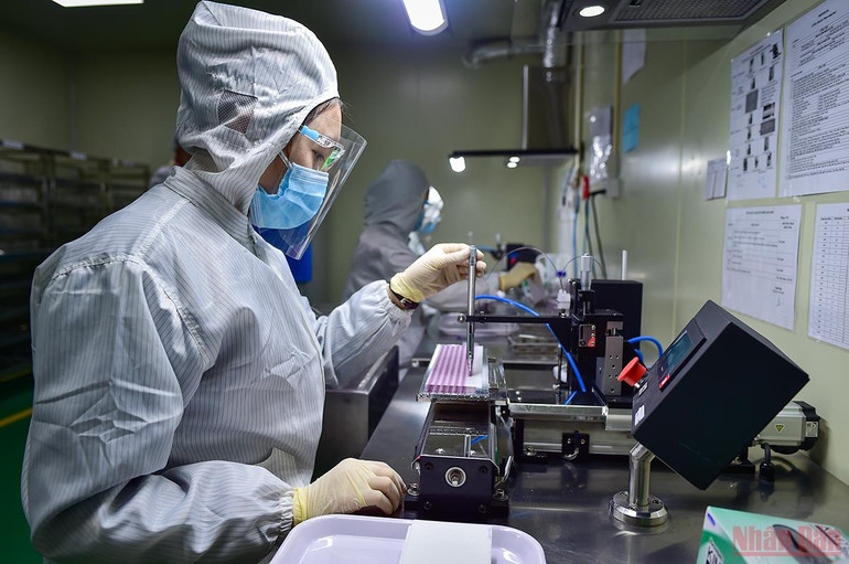 Cận cảnh quy trình sản xuất kit Test nhanh kháng nguyên SARS-CoV-2 “Made in Viet Nam” -0