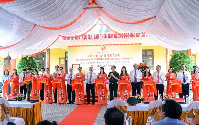 Chủ tịch nước Nguyễn Xuân Phúc dâng hương Thành cổ Quảng Trị và Khu lưu niệm Tổng Bí thư Lê Duẩn -0