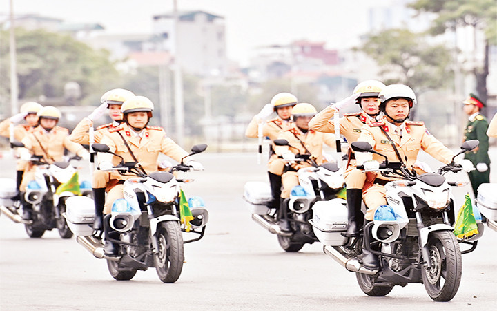 Lực lượng cảnh sát giao thông. Ảnh: GIANG HUY Chuyện kể khi Xuân về -0