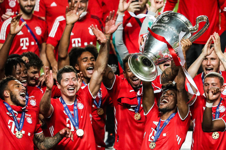 Các cầu thủ Bayern Munich nâng cao chiếc Cúp vô địch Champions League. Đây là lần thứ 6 Bayern nâng cao chiếc Cup bạc tai to dành cho Nhà vô địch châu Âu cấp CLB, sau các năm 1974, 1975, 1976, 2001 và 2013. Những khoảnh khắc ấn tượng trong trận chung kết Cúp C1 -0
