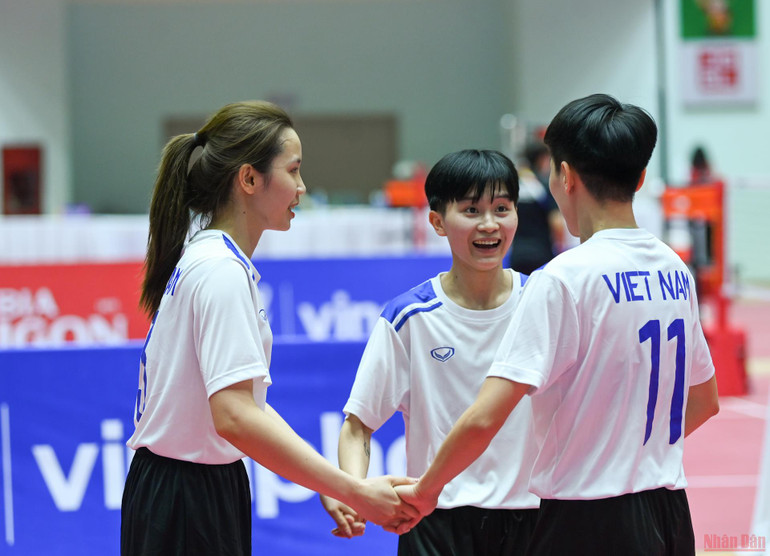 Vận động viên cầu mây phô diễn kỹ thuật tại đấu trường SEA Games 31 -0