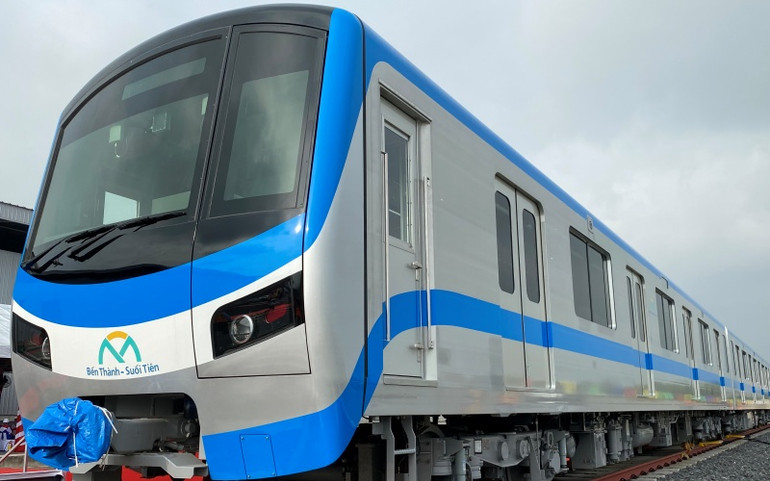 Đoàn tàu gồm ba toa của tuyến metro Bến Thành - Suối Tiên được đưa từ Nhật Bản sang Việt Nam. IMG_9711-1602562384749.jpg
