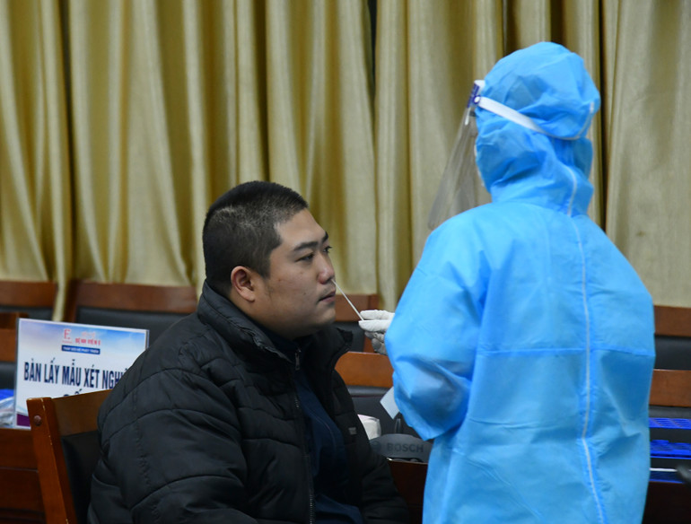 Xét nghiệm Covid-19 đối với phóng viên tham gia tuyên truyền, phục vụ Đại hội XIII -5