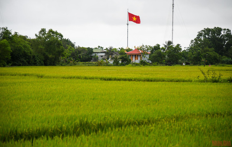 Hơn nửa thập kỷ đi qua, “vùng đất lửa” năm xưa đã thay da đổi thịt. Vùng đất khói bom nghịt trời năm xưa nay đã nhường chỗ cho những cánh đồng bạt ngàn lúa, hồ tiêu, rừng cao su xanh ngút ngàn. Cầu Hiền Lương – Biểu tượng khát vọng thống nhất non sông -0