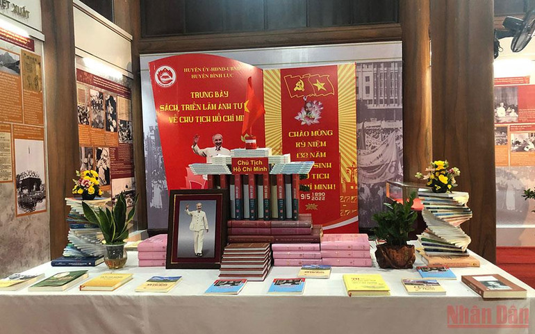 Khai mạc Trưng bày sách, tư liệu về Chủ tịch Hồ Chí Minh tại Khu lưu niệm Cát Tường ảnh 3 Khai mạc Trưng bày sách, tư liệu về Chủ tịch Hồ Chí Minh tại Khu lưu niệm Cát Tường -0