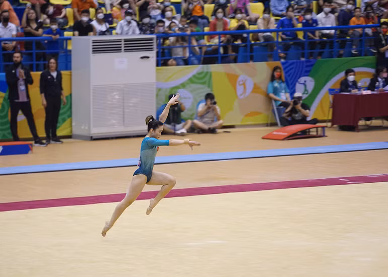 Phần thi đồng đội của Đội tuyển Thể dục dụng cụ nữ Việt Nam tại SEA Games 31 -4