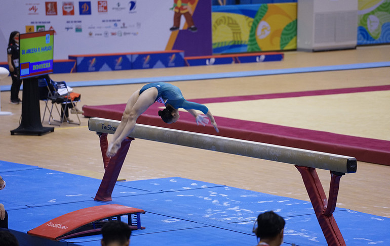 Phần thi đồng đội của Đội tuyển Thể dục dụng cụ nữ Việt Nam tại SEA Games 31 -1