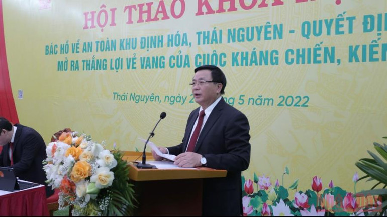 Đồng chí Nguyễn Xuân Thắng, Ủy viên Bộ Chính trị, Giám đốc Học viện Chính trị Quốc gia Hồ Chí Minh, Chủ tịch Hội đồng Lý luận Trung ương phát biểu tại Hội thảo. Kỷ niệm 75 năm Ngày Bác Hồ về ATK Định Hóa -0