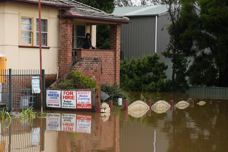 Mưa lũ lịch sử ở Sydney khiến hàng chục nghìn người phải sơ tán -0