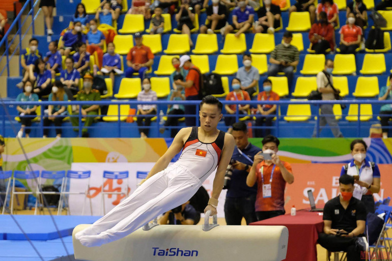 Lê Thanh Tùng thực hiện bài thi. (Ảnh: Minh Phú) Vượt trội ở phần thi đồng đội -0