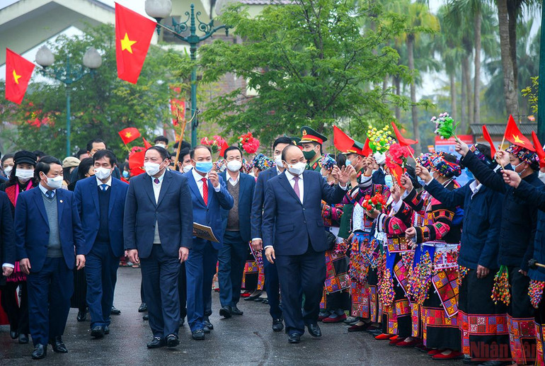 Chủ tịch nước Nguyễn Xuân Phúc dự Ngày hội “Sắc Xuân trên mọi miền Tổ quốc” năm 2022 -0
