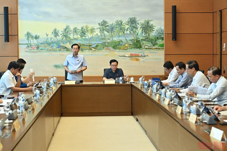 Chủ tịch Quốc hội Vương Đình Huệ dự phiên họp Tổ 12 chiều 26/5. (Ảnh: KHOA NGUYÊN) Chống tham nhũng, tiêu cực cần tiến hành ngay trong hoạt động thanh tra -0