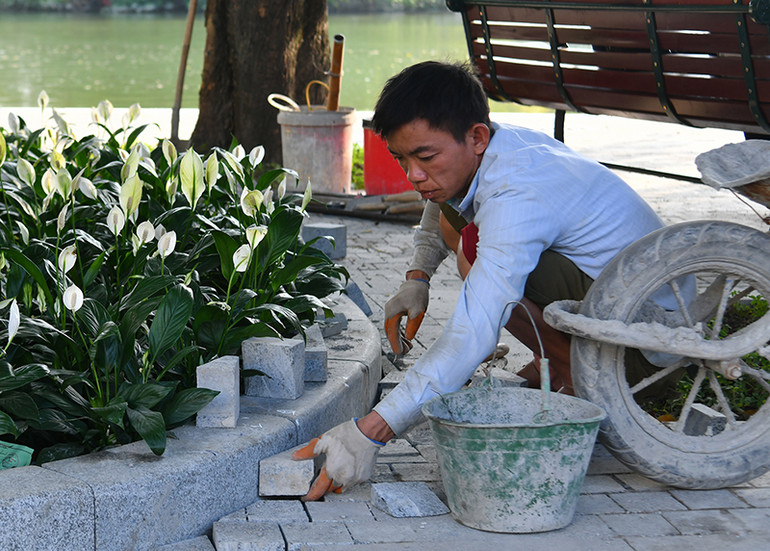 Hồ Hoàn Kiếm “thay” áo mới -0