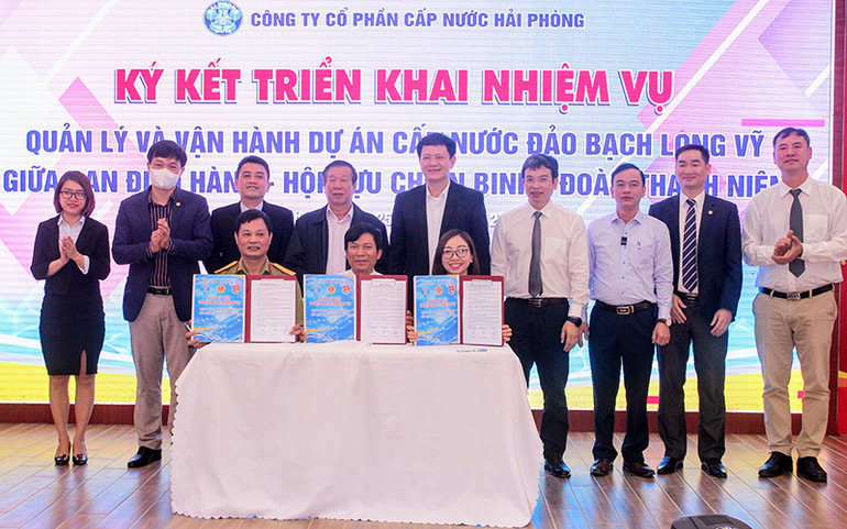 Đại diện các đơn vị ký kết triển khai dự án. Khởi động dự án 11 tỷ đồng cấp nước sạch cho huyện đảo Bạch Long Vĩ -0