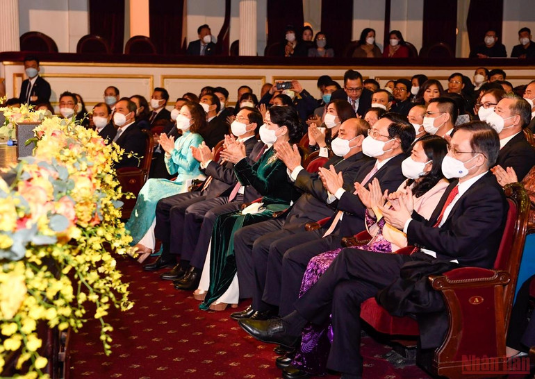 Chủ tịch nước Nguyễn Xuân Phúc dự chương trình Xuân Quê hương 2022 -0