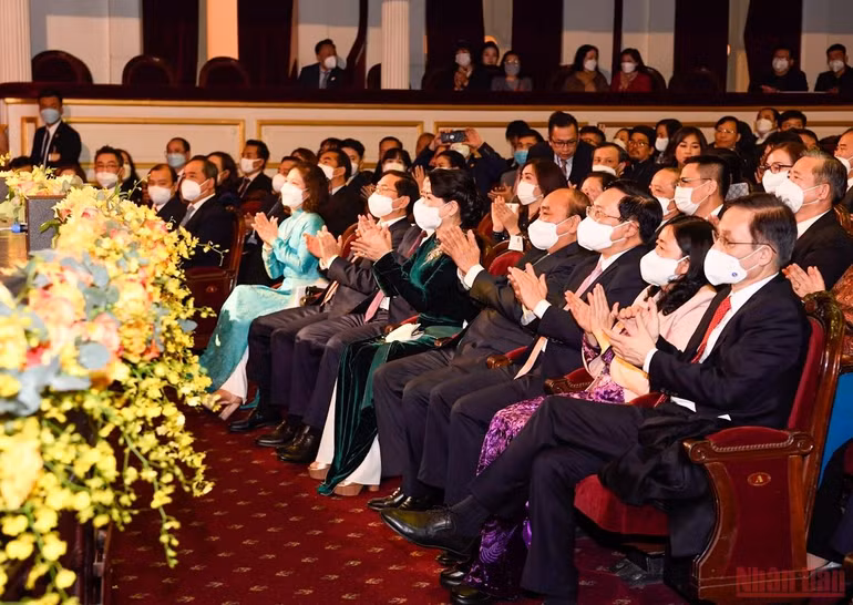 Chủ tịch nước Nguyễn Xuân Phúc dự chương trình Xuân Quê hương 2022 -0