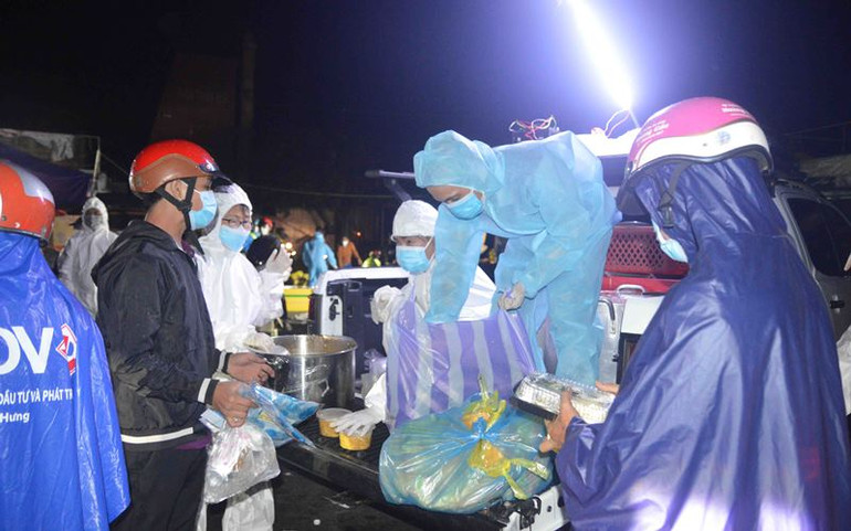 Đà Nẵng hỗ trợ người dân các tỉnh, thành phố phía nam về quê -0