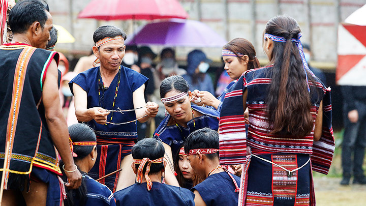 Độc đáo lễ Pơ Koong -0