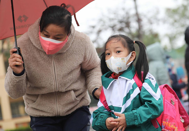 Hà Nội: Học sinh khối tiểu học và lớp 6 trong ngày đầu trở lại trường -0