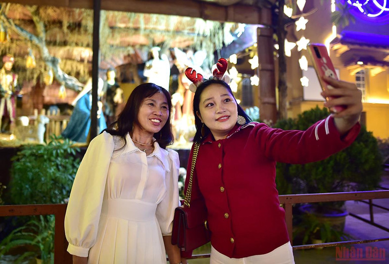 Một mùa Giáng sinh đặc biệt của 2 thành phố lớn Hà Nội và thành phố Hồ Chí Minh -0