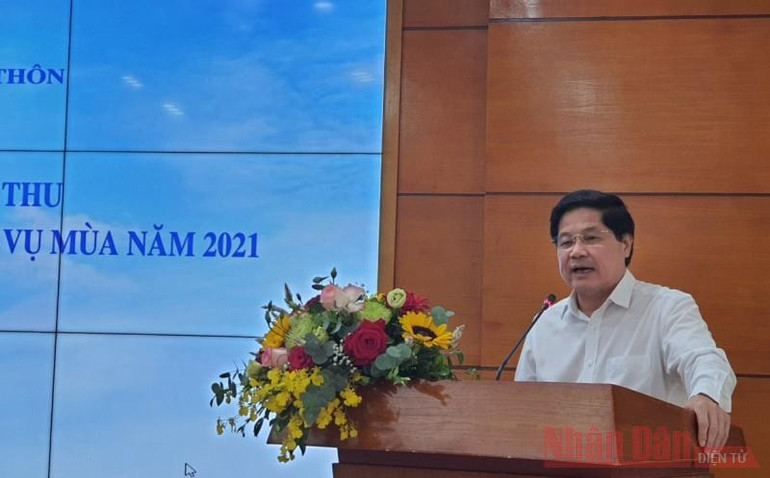 Thứ trưởng Nông nghiệp và Phát triển nông thôn Lê Quốc Doanh phát biểu kết luận Hội nghị. Tập trung bám sát đồng ruộng và thu hoạch dứt điểm vụ Hè thu -0
