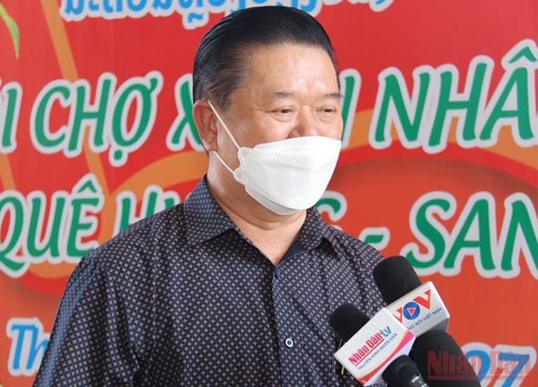 Ấm tình người trong tâm dịch Covid-19 tại Lào -0