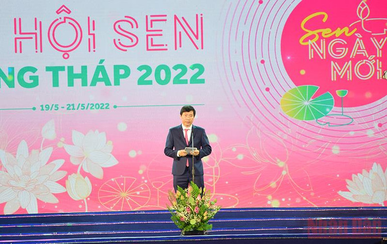 Chủ tịch UBND tỉnh Đồng Tháp Phạm Thiện Nghĩa phát biểu khai mạc lễ hội. Sen ngày mới -0
