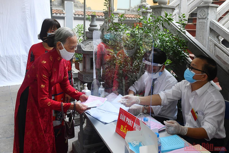 Người dân Thủ đô trong “Ngày hội non sông” -1