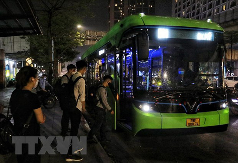Hình ảnh các tuyến xe buýt điện ở Hà Nội vận hành ổn định -0