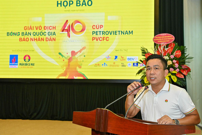 Ông Bùi Tuấn Anh, đại diện Công ty cổ phần Phân bón dầu khí Cà Mau phát biểu tại buổi họp báo. (Hình ảnh) Họp báo Giải vô địch bóng bàn quốc gia Báo Nhân Dân lần thứ 40 tranh cúp PetroVietnam PVCFC -0