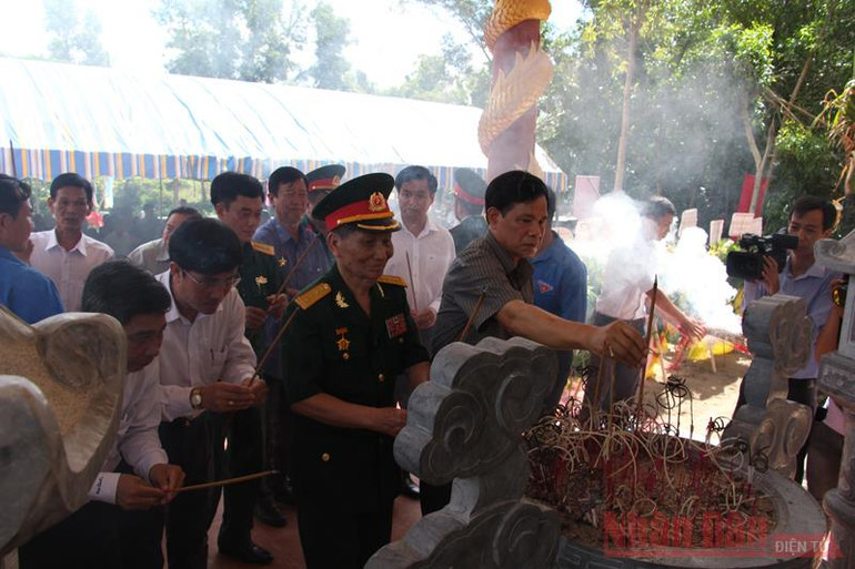 Khánh thành Nhà bia tưởng niệm các anh hùng liệt sĩ Trung Đoàn 10 - Sông Hương -0