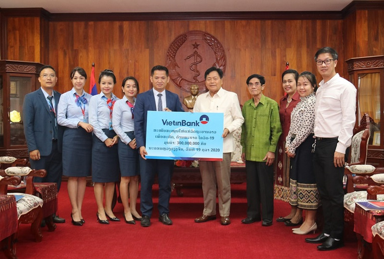 VientinBank Lào ủng hộ Lào phòng, chống Covid-19 -0