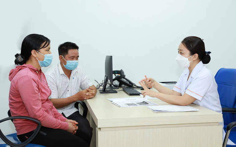 “Chỉ mong có con để ông bà có sức mạnh sống tiếp” -0