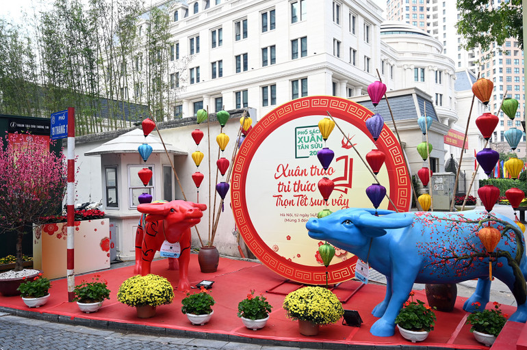 Khai Xuân với Phố Sách Hà Nội -0