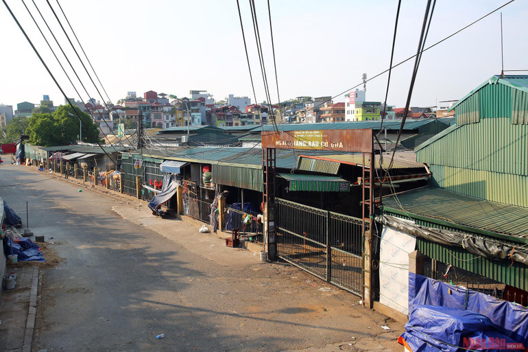 Phong tỏa toàn bộ chợ Long Biên sau khi phát hiện thêm ca F0 -6