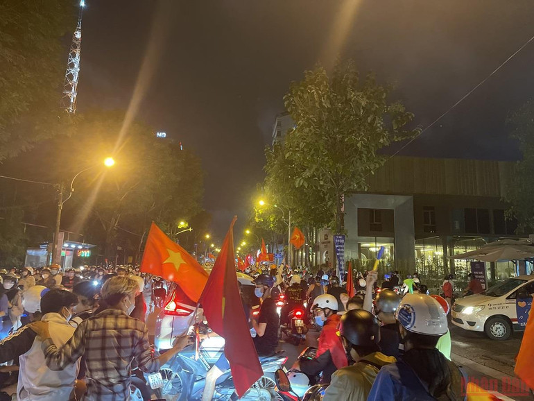 Người dân đổ ra đường ăn mừng U23 Việt Nam vô địch SEA Games 31 -0