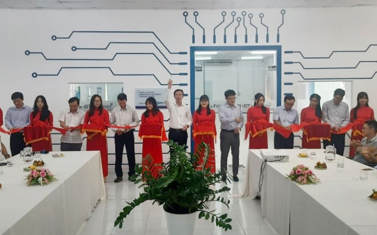 Cắt băng khánh thành Trung tâm Đào tạo thiết kế vi mạch bán dẫn Việt Nam- Hàn Quốc. Vi mạch bán dẫn - nền móng xây dựng công nghiệp công nghệ cao -0