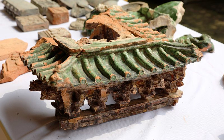 Hình ảnh điện Kính Thiên đang hiện dần lên -0