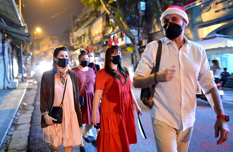 Một mùa Giáng sinh đặc biệt của 2 thành phố lớn Hà Nội và thành phố Hồ Chí Minh -0