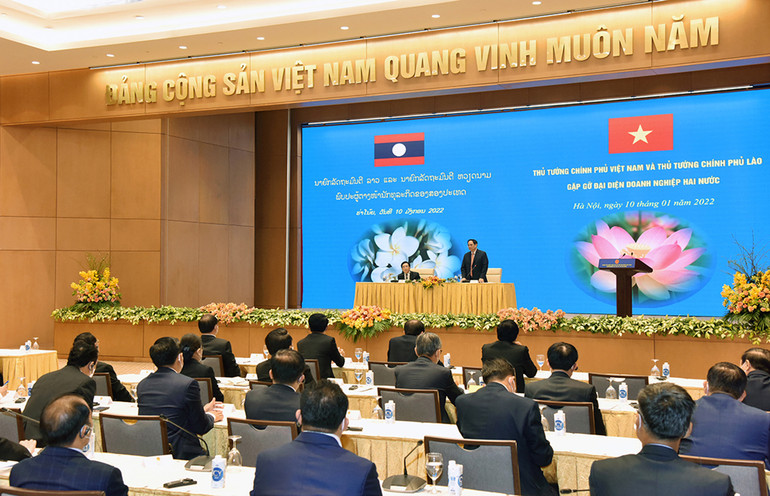 Thủ tướng Phạm Minh Chính và Thủ tướng Lào Phankham Viphavanh gặp gỡ doanh nghiệp hai nước -4