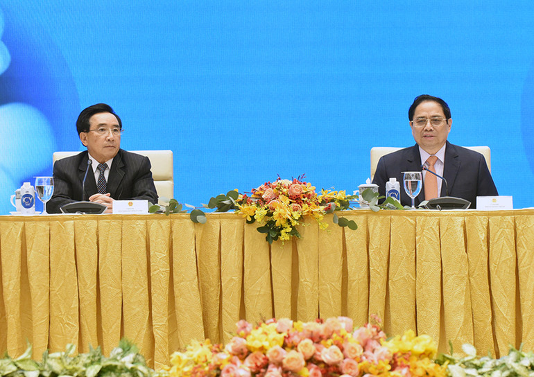 Thủ tướng Phạm Minh Chính và Thủ tướng Lào Phankham Viphavanh gặp gỡ doanh nghiệp hai nước -0