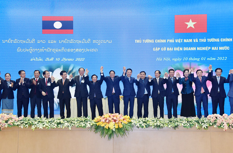 Thủ tướng Phạm Minh Chính và Thủ tướng Lào Phankham Viphavanh gặp gỡ doanh nghiệp hai nước -7