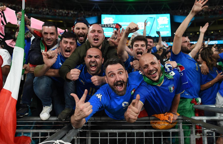 Niềm vui và nước mắt - hai chiều cảm xúc trái ngược sau chung kết EURO 2020 -0