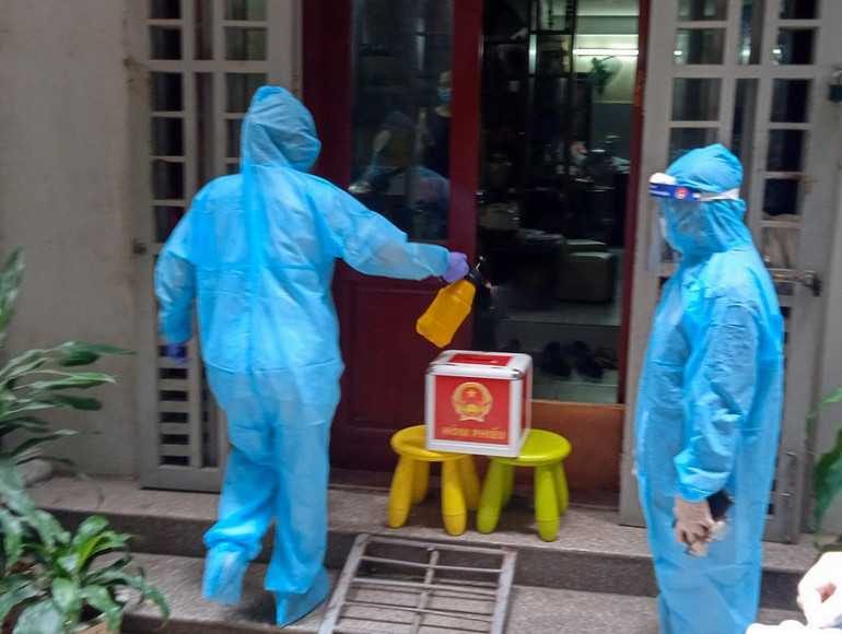 Hòm phiếu lưu động phục vụ cử tri ngày bầu cử -0