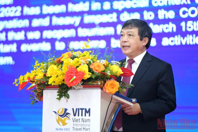 Thứ trưởng Văn hóa, Thể thao và Du lịch Đoàn Văn Việt phát biểu tại lễ khai mạc VITM 2022 (Ảnh: Thành Đạt) VITM 2022: Cơ hội để du lịch có bứt phá mới, đẳng cấp mới trong phát triển -0