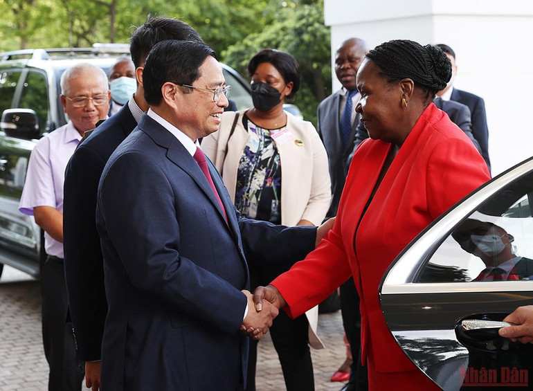 Thủ tướng Phạm Minh Chính tiếp Chủ tịch Quốc hội Cộng hoà Mozambique -0